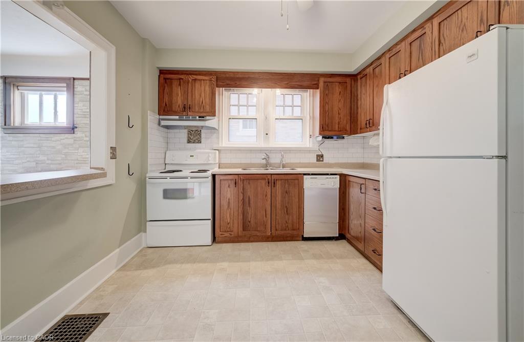 7 Locust Street Property Photo 14
