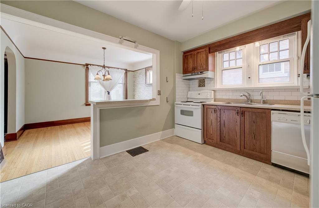 7 Locust Street Property Photo 15