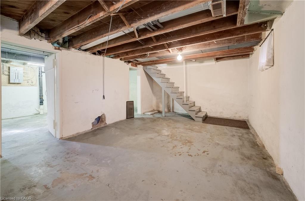 7 Locust Street Property Photo 24