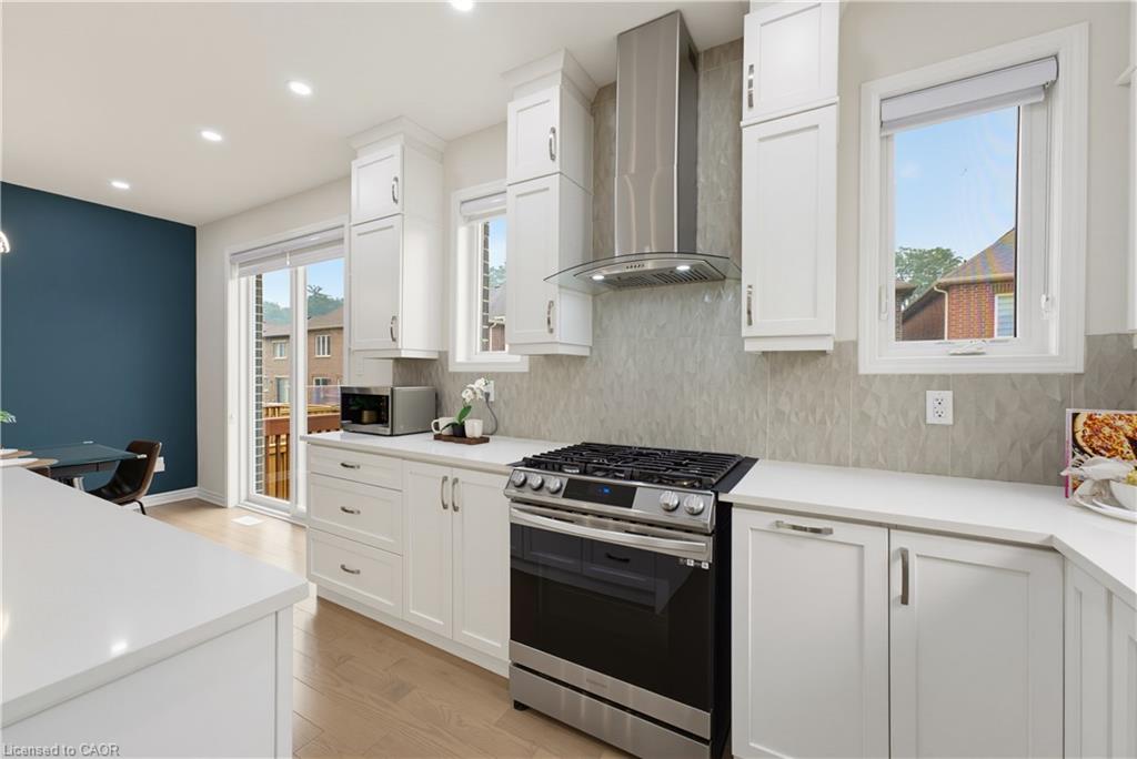 6 Milt Schmidt Street Property Photo 10