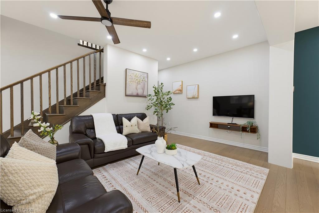 6 Milt Schmidt Street Property Photo 14