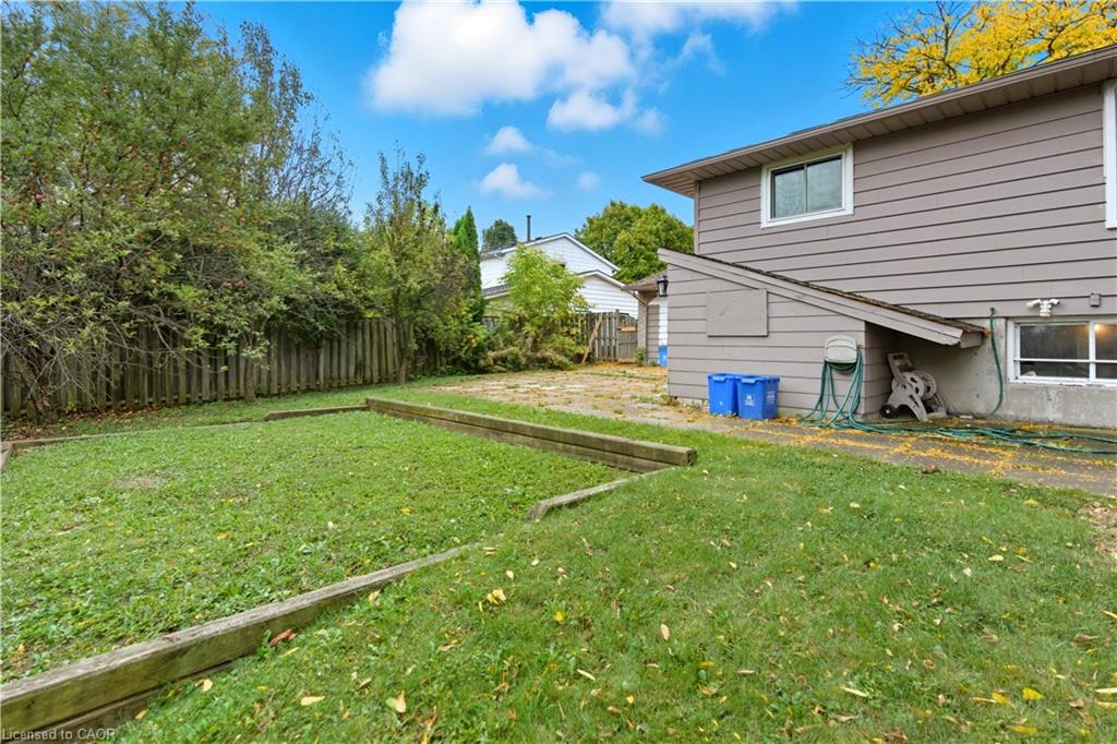 111 Britten Close Property Photo 20