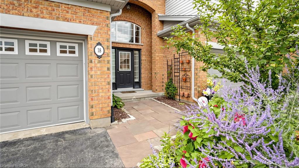 18 Spencer Crescent Property Photo 3