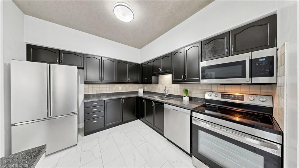 18 Spencer Crescent Property Photo 17