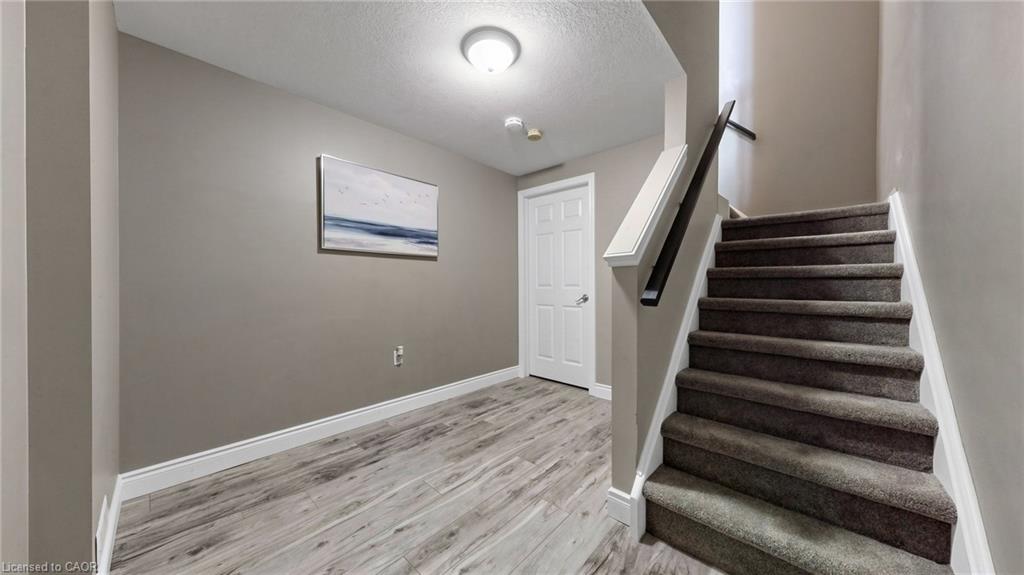 18 Spencer Crescent Property Photo 37