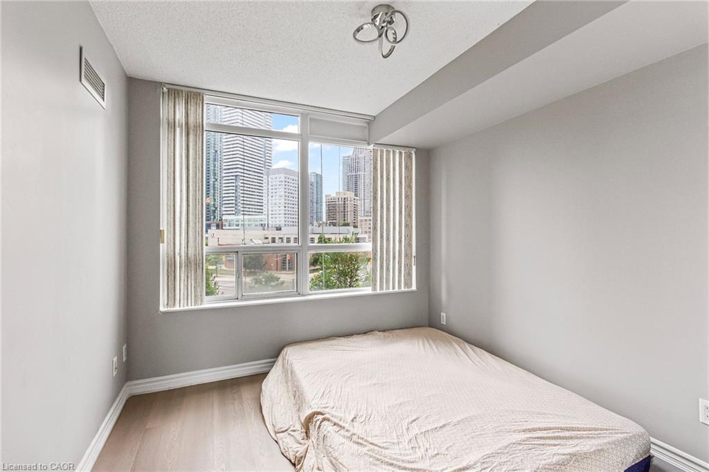 401-310 Burnhamthorpe Road W Property Photo 17