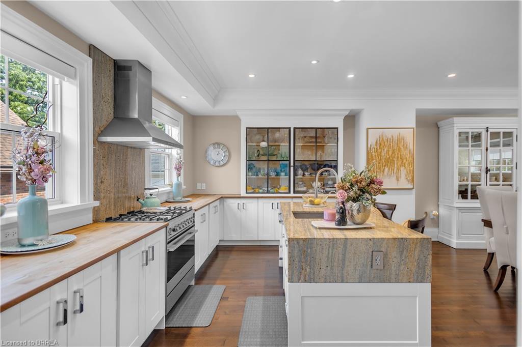 220 Sheridan Street Property Photo 10