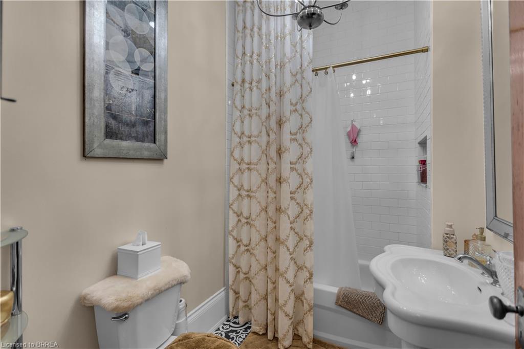 220 Sheridan Street Property Photo 20