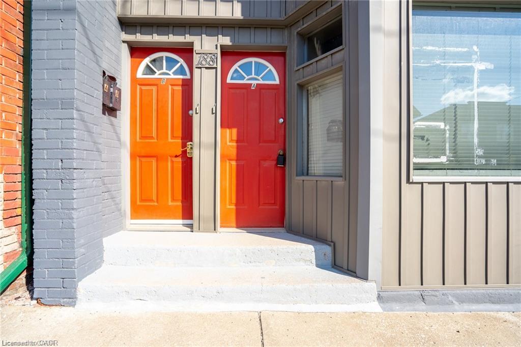 188 Sherman Avenue N Property Photo 5