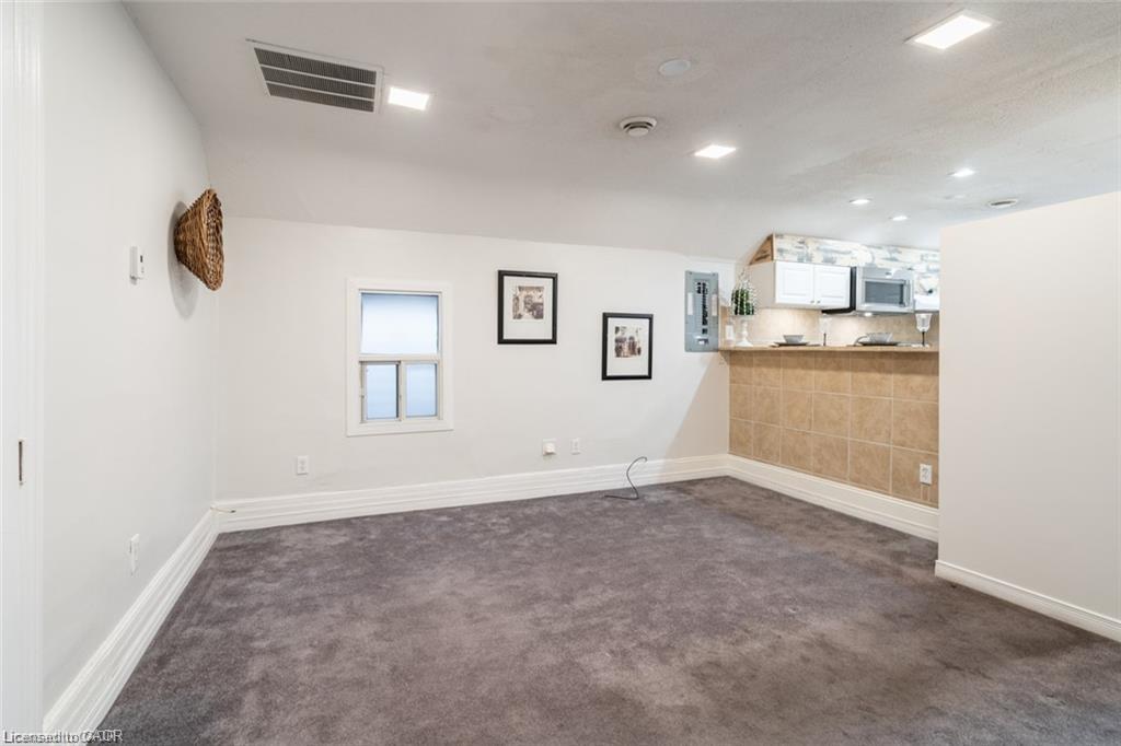 188 Sherman Avenue N Property Photo 10