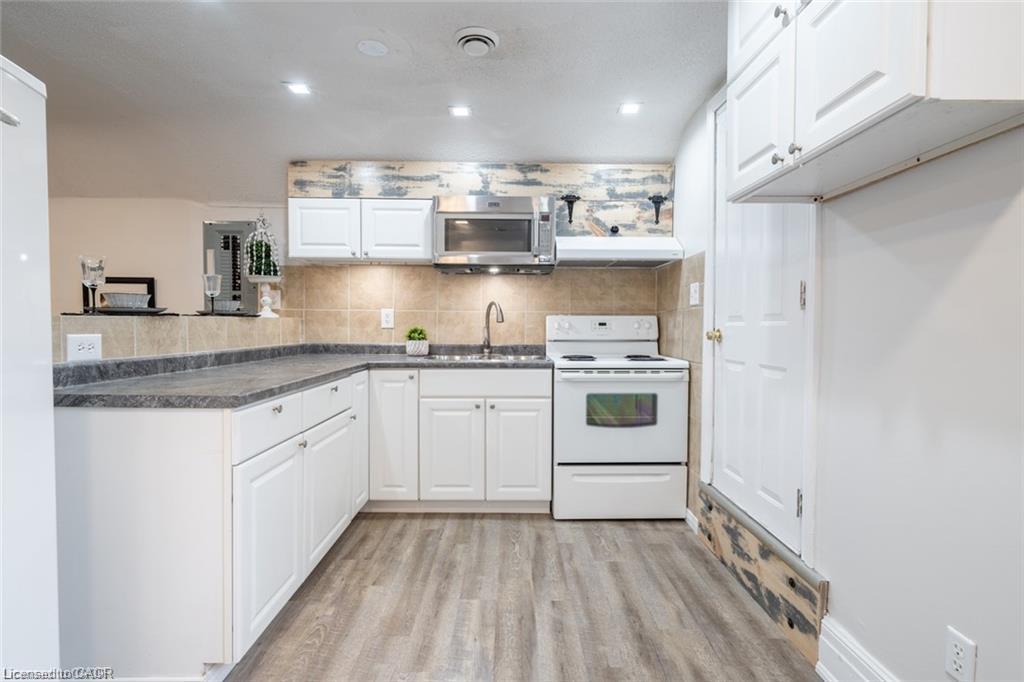 188 Sherman Avenue N Property Photo 14