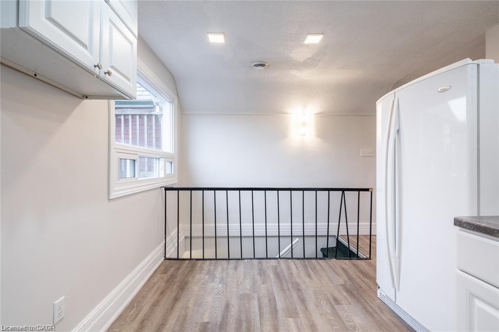 188 Sherman Avenue N Property Photo 18
