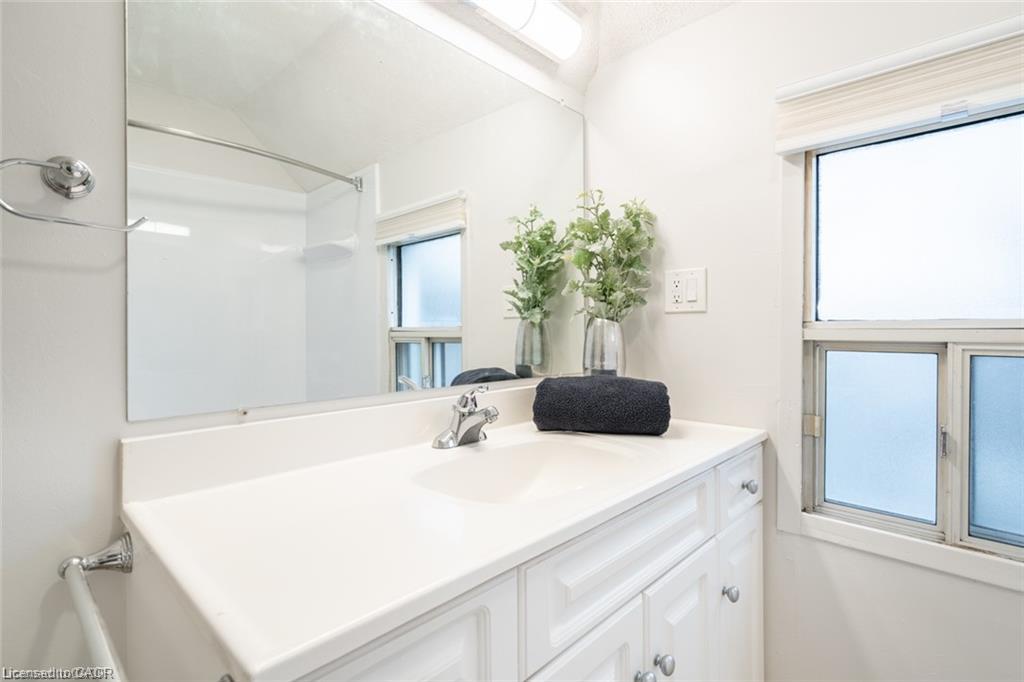 188 Sherman Avenue N Property Photo 22