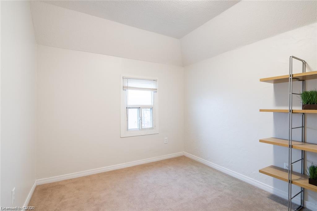 188 Sherman Avenue N Property Photo 25