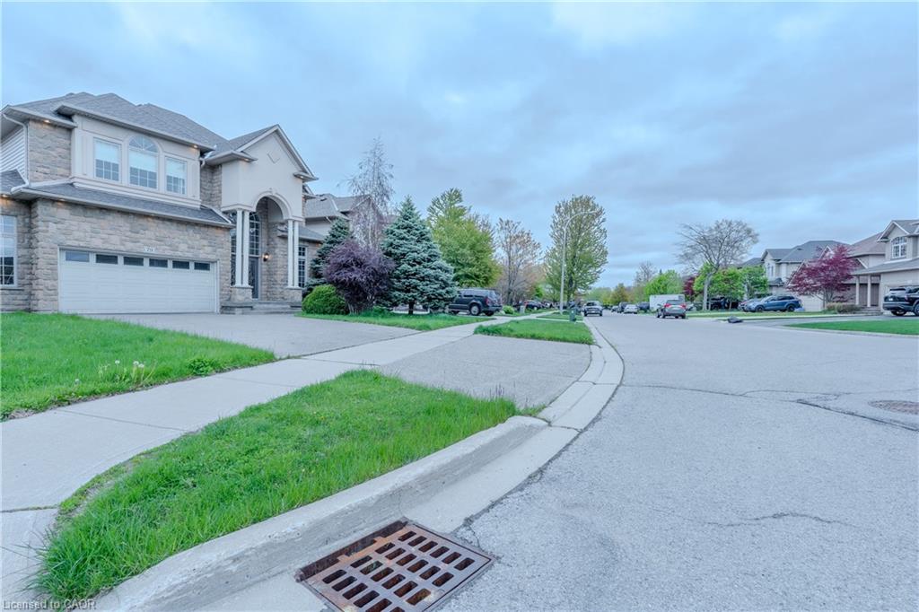 79 Moorland Crescent Property Photo 2