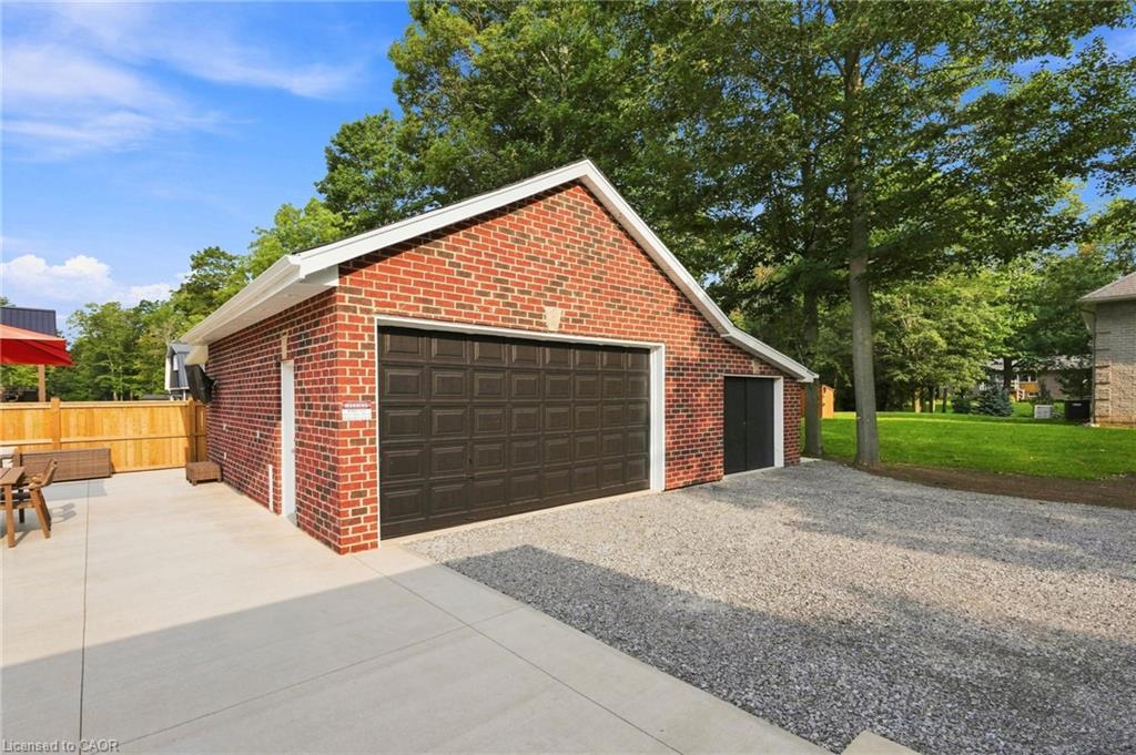 4861 Mapleview Crescent Property Photo 39