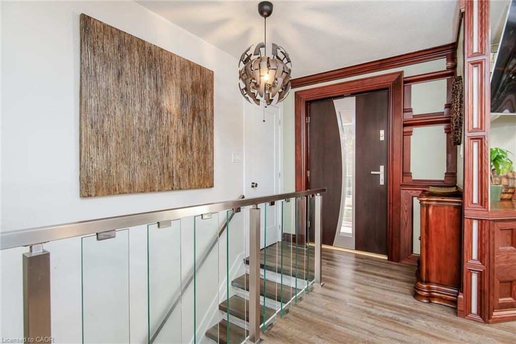 99 John Street W Property Photo 5