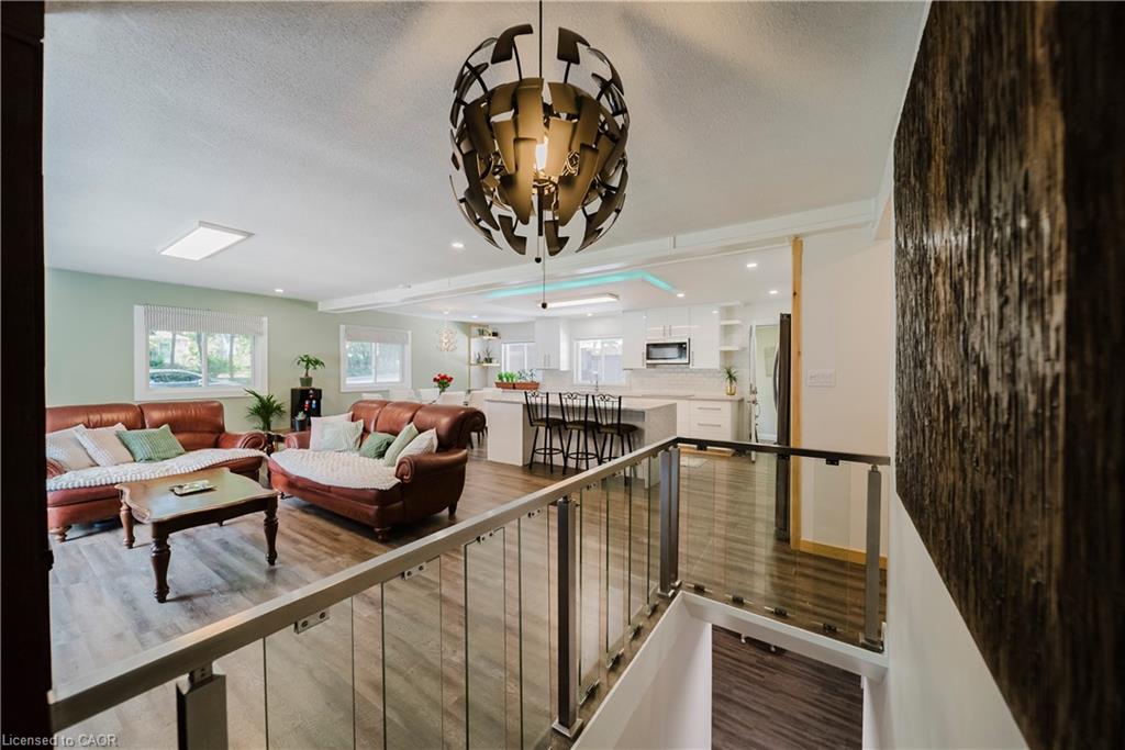99 John Street W Property Photo 6