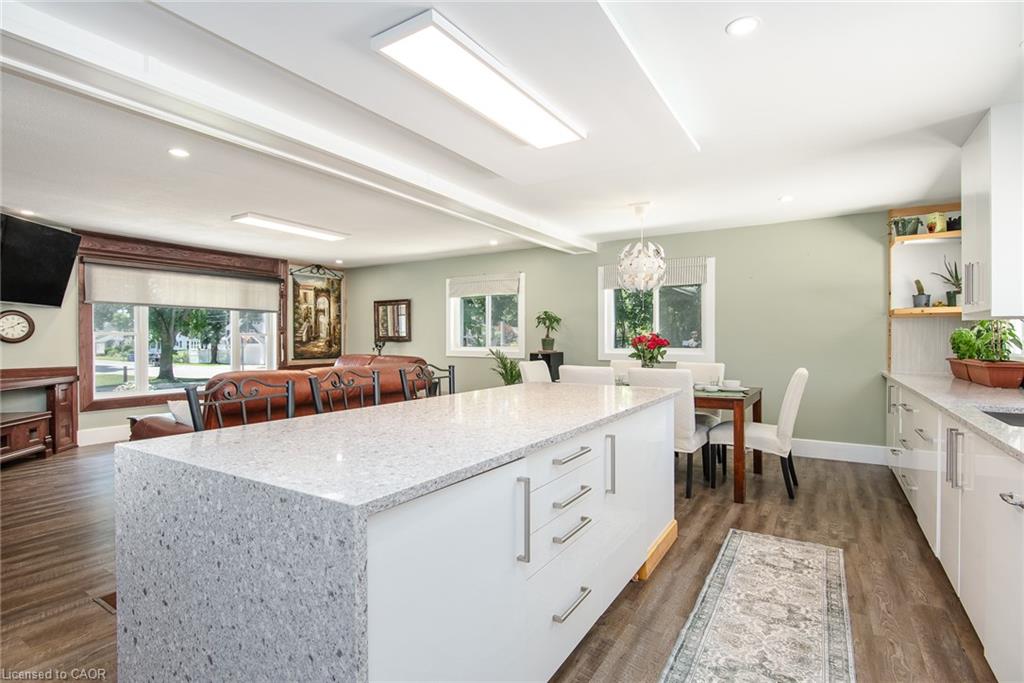 99 John Street W Property Photo 10