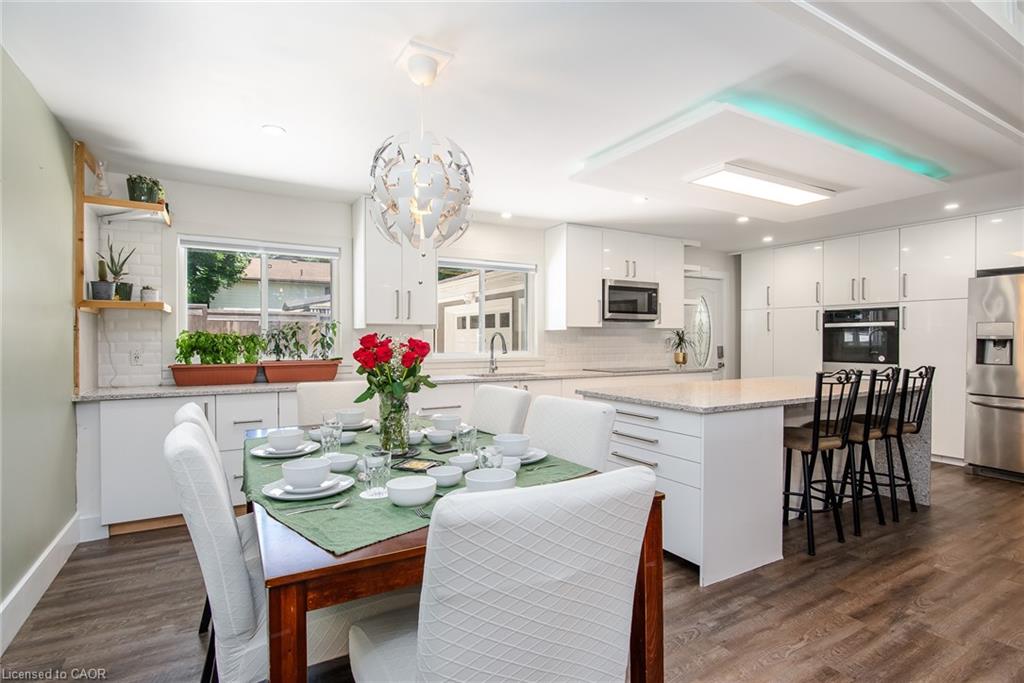 99 John Street W Property Photo 14