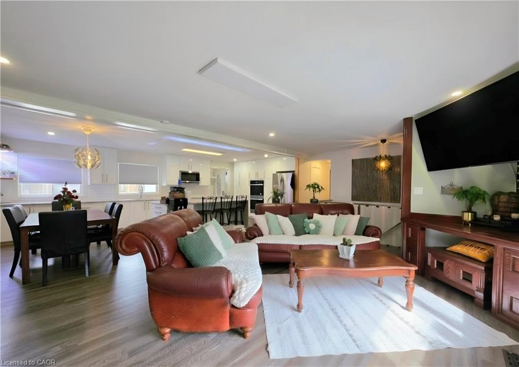 99 John Street W Property Photo 16