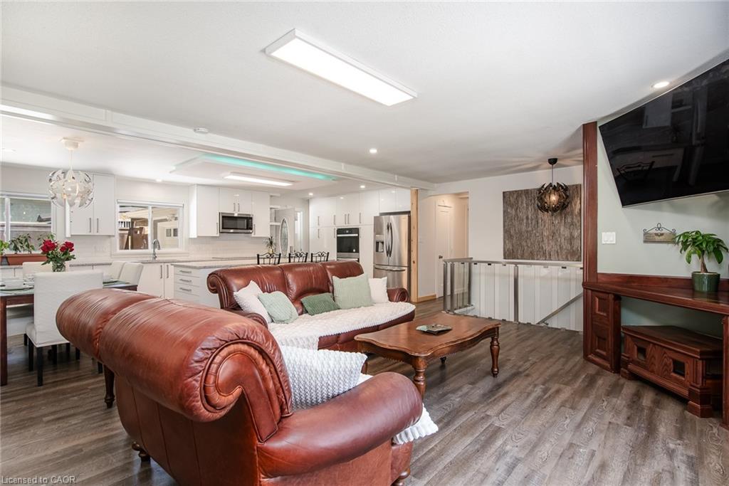 99 John Street W Property Photo 17