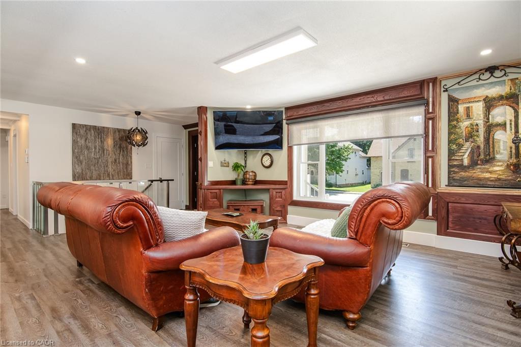 99 John Street W Property Photo 18