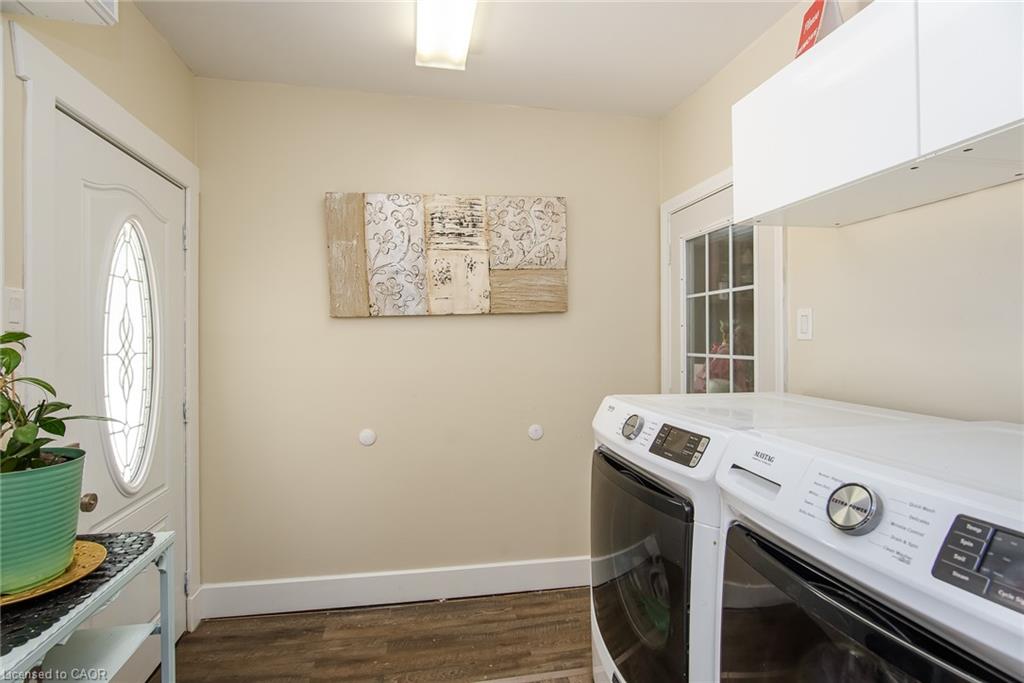 99 John Street W Property Photo 19