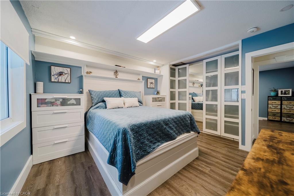 99 John Street W Property Photo 21