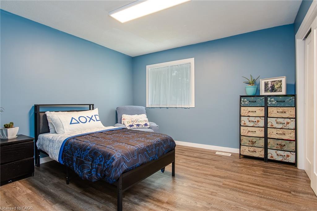 99 John Street W Property Photo 23