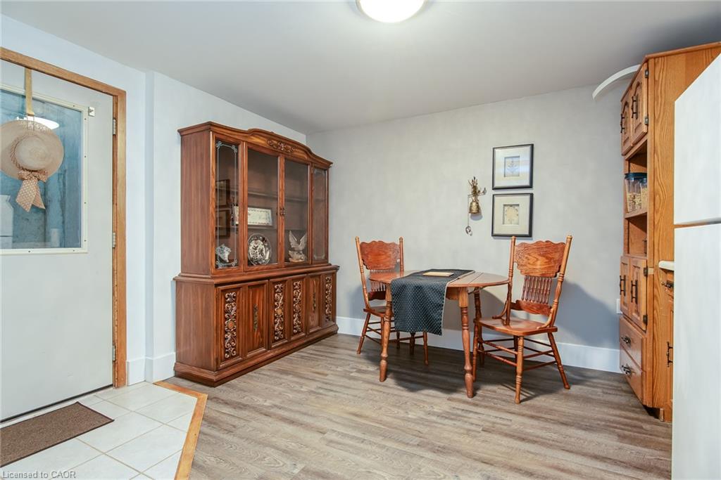 99 John Street W Property Photo 26