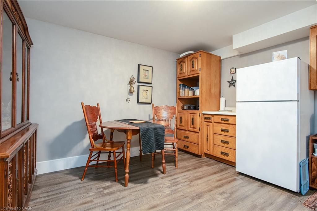 99 John Street W Property Photo 27