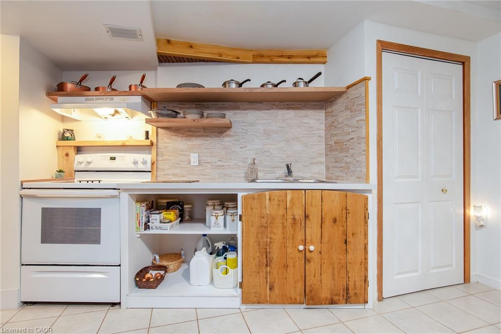 99 John Street W Property Photo 29
