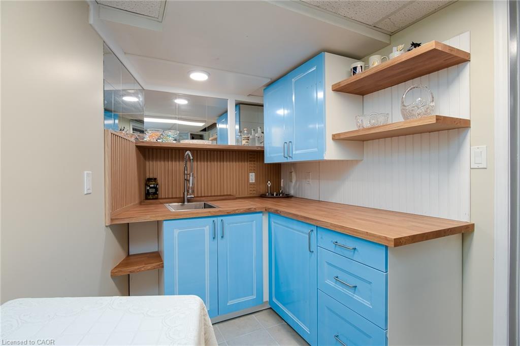 99 John Street W Property Photo 32
