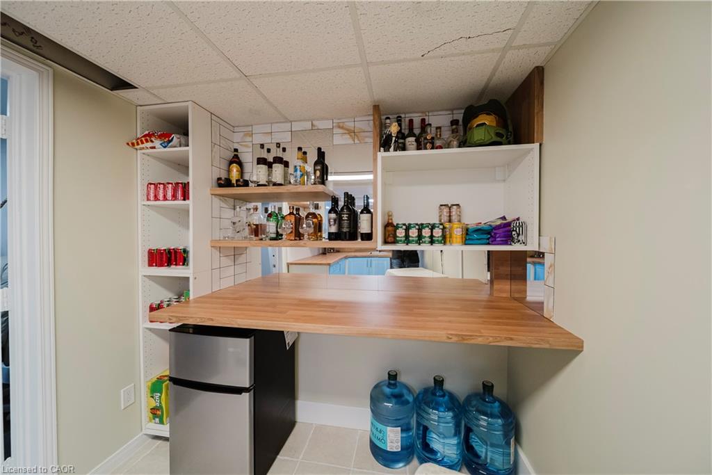 99 John Street W Property Photo 33