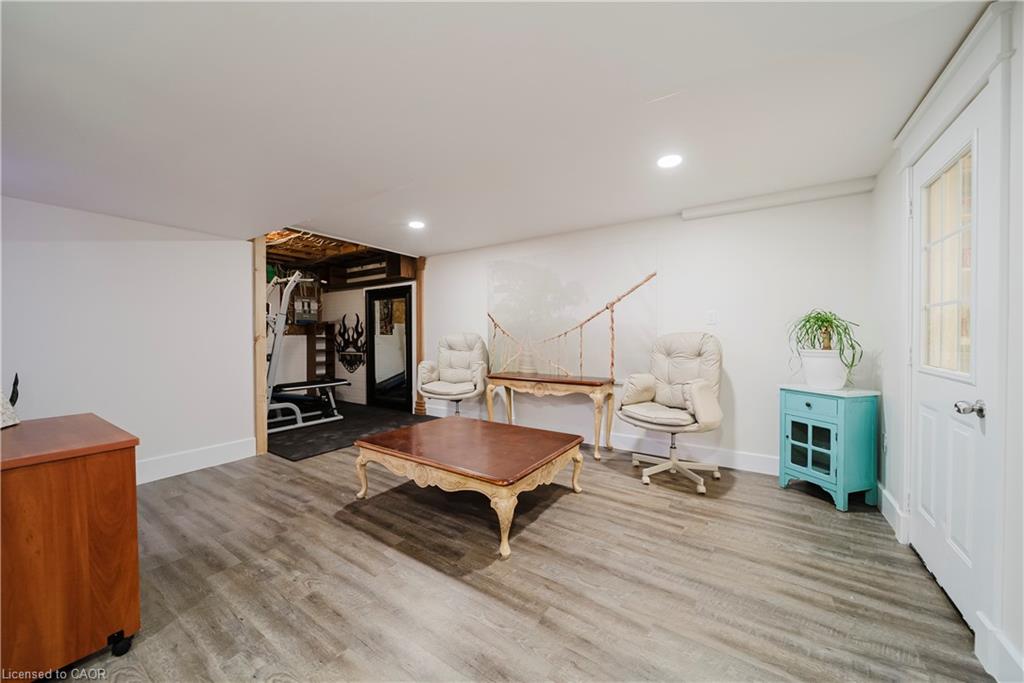 99 John Street W Property Photo 34