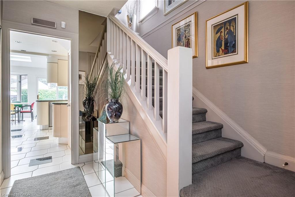 107 Bond Street S Property Photo 7