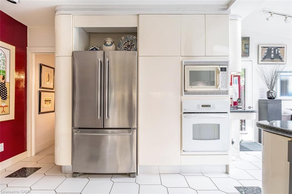107 Bond Street S Property Photo 15