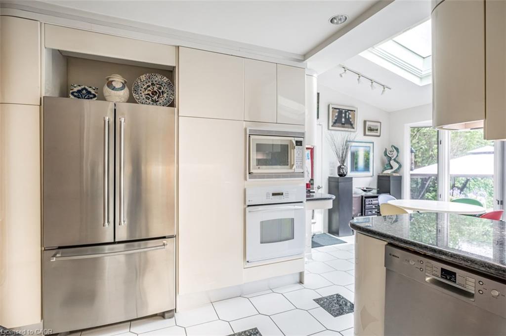 107 Bond Street S Property Photo 16