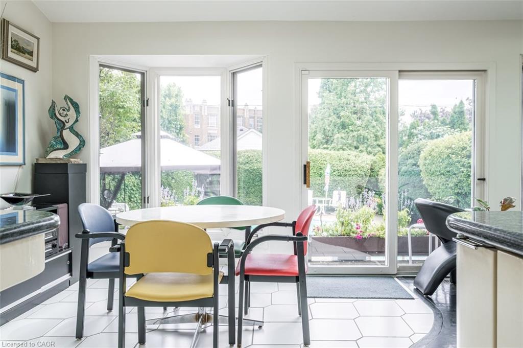 107 Bond Street S Property Photo 18