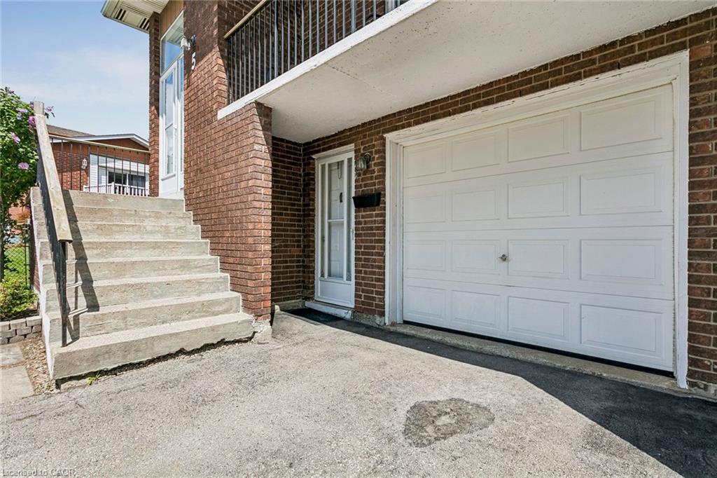 5 Hockley Path Property Photo 3