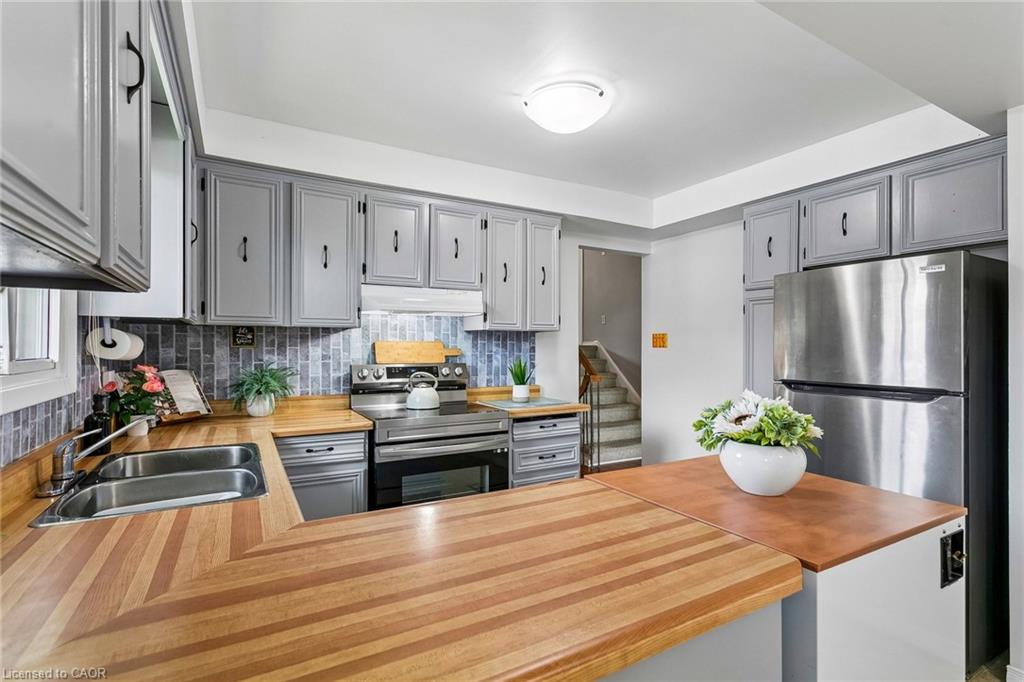 5 Hockley Path Property Photo 17