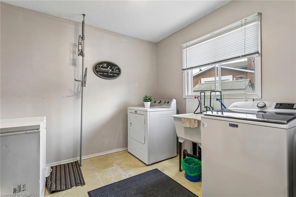 5 Hockley Path Property Photo 32