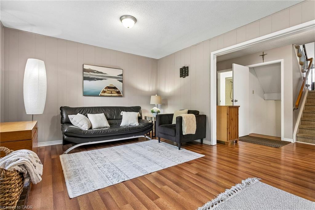 5 Hockley Path Property Photo 37