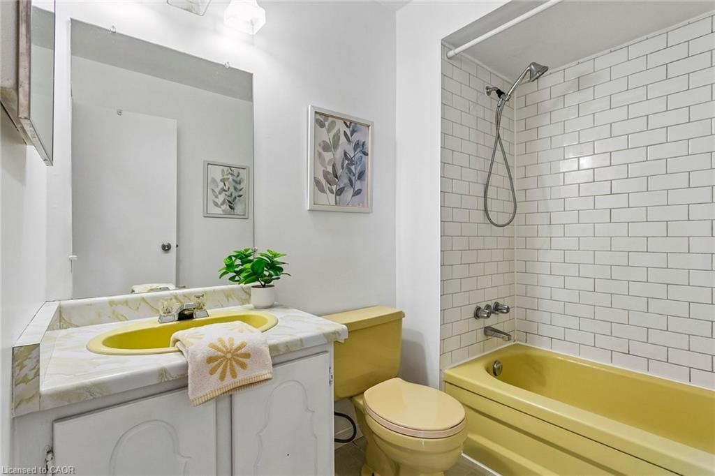 5 Hockley Path Property Photo 39