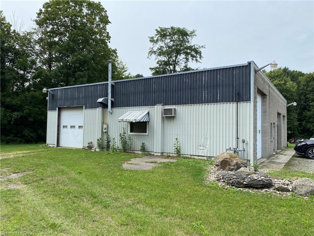 2427 Pinegrove Road Property Photo 2