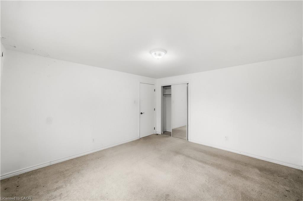 10-76 Borden Parkway Property Photo 12