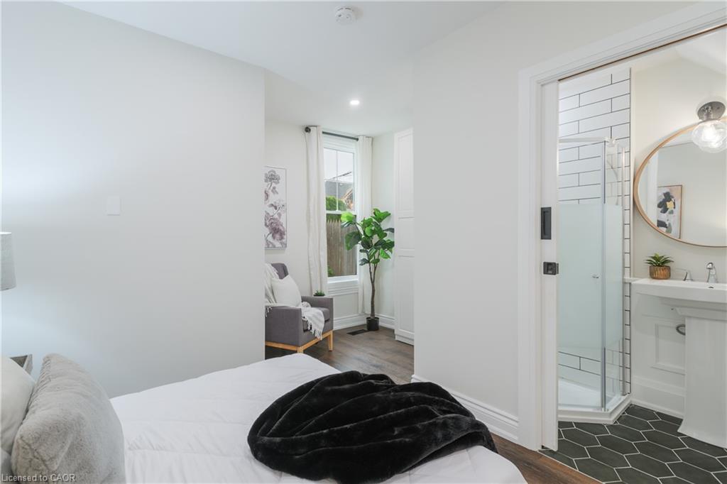 46 Murray Street E Property Photo 4