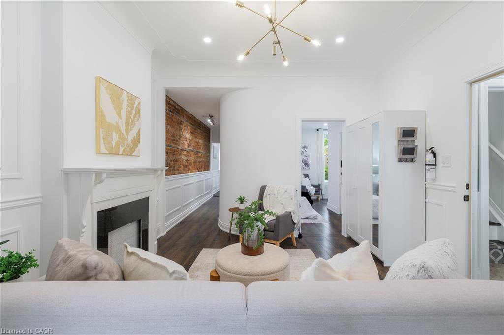 46 Murray Street E Property Photo 5