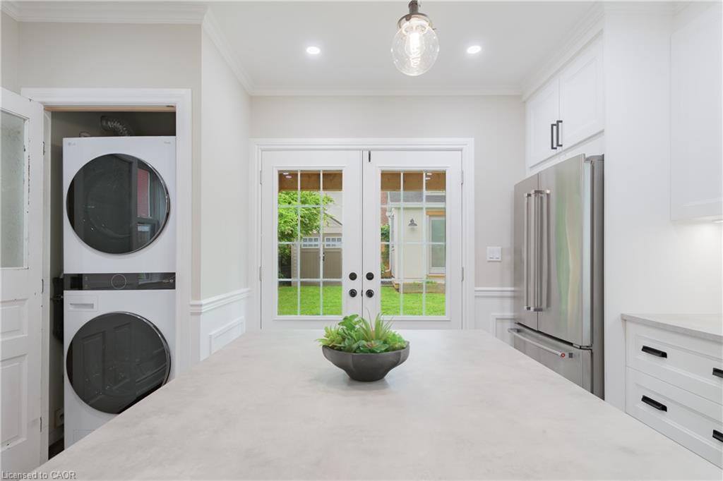 46 Murray Street E Property Photo 15